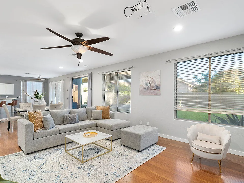 4509 W Venture Ct