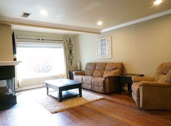 5th image of 1055 Villa Maria Ct