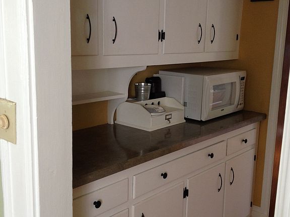 Butlers Pantry off kitchen