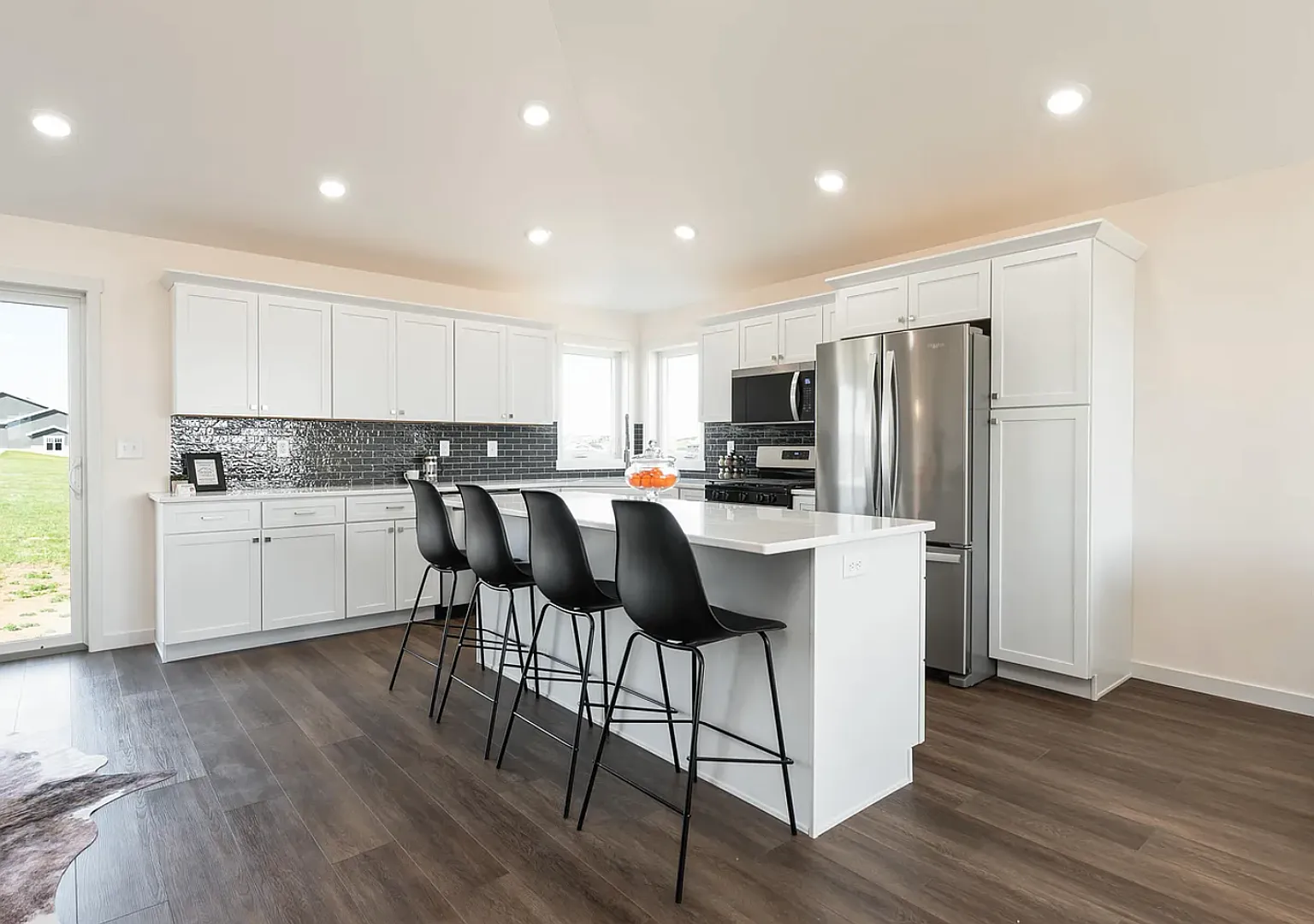 Beautiful New Home for RENT in NW Bismarck — Photo 2
