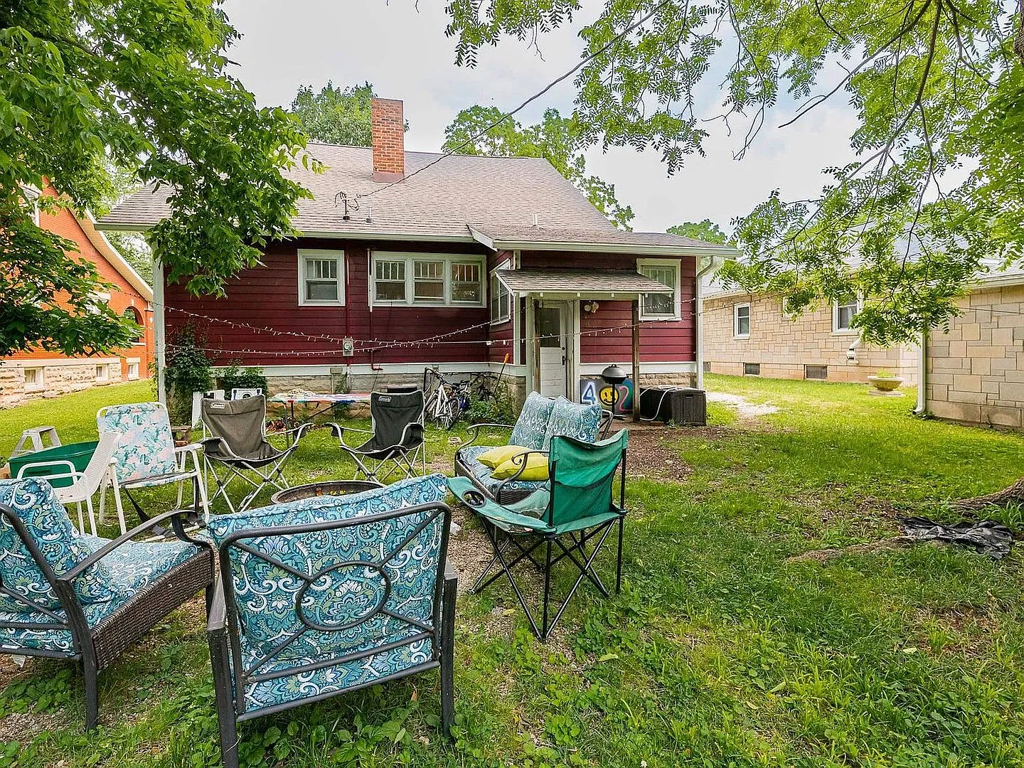**August 2027** Beautiful Home with Large Backyard & Off-Street Parking!! 5 Bed, 3 Bath!! — Photo 2