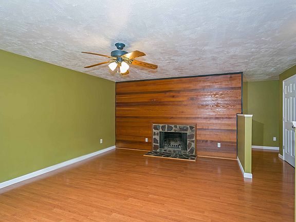 5th image of 298 NE Hyde Cir