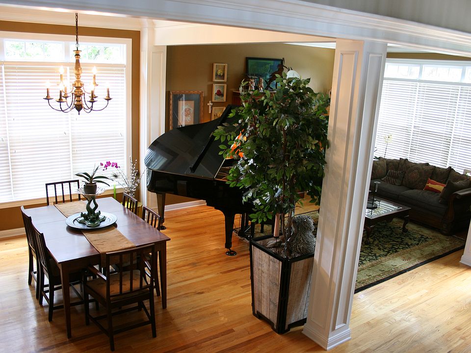 D.R. open to L.R. & entry