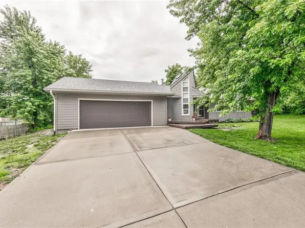 105 E Cedar St, Spring Hill, KS 66083