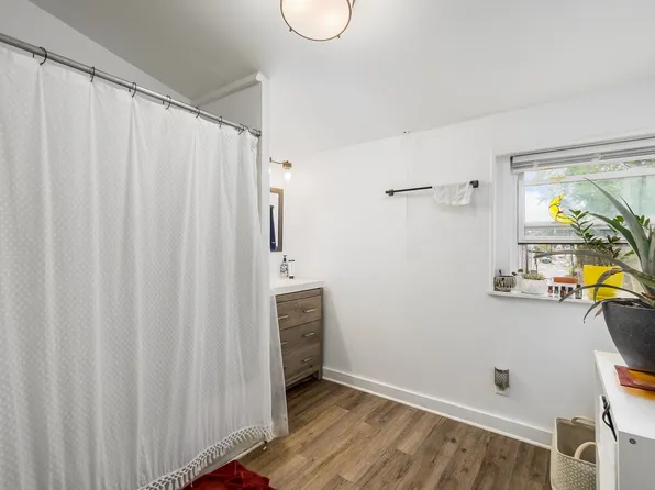 1526 Summit St, Columbus, OH 43201