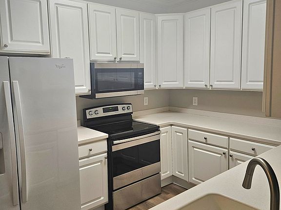 3rd image of 1025 Riverland Woods Pl APT 1105
