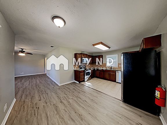 5th image of 3608 Lakeshore Dr SW