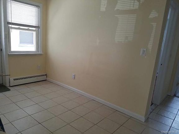 4th image of 625 E Broadway APT 4