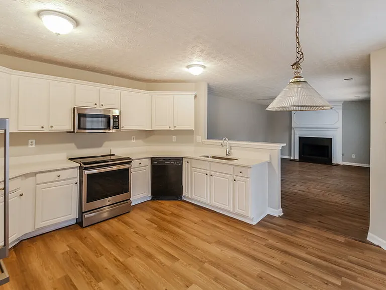 3392 Kittery Dr — Photo 9