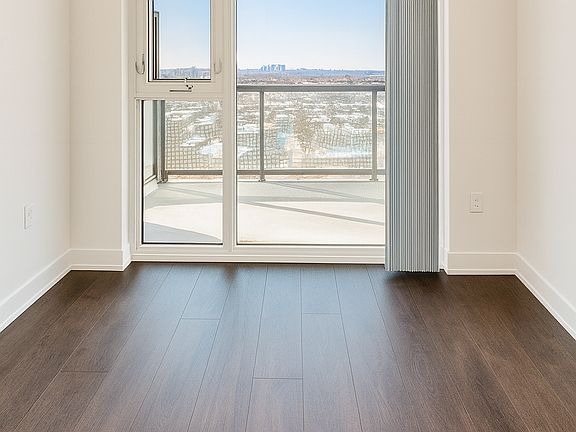 3rd image of 5858 Yonge St