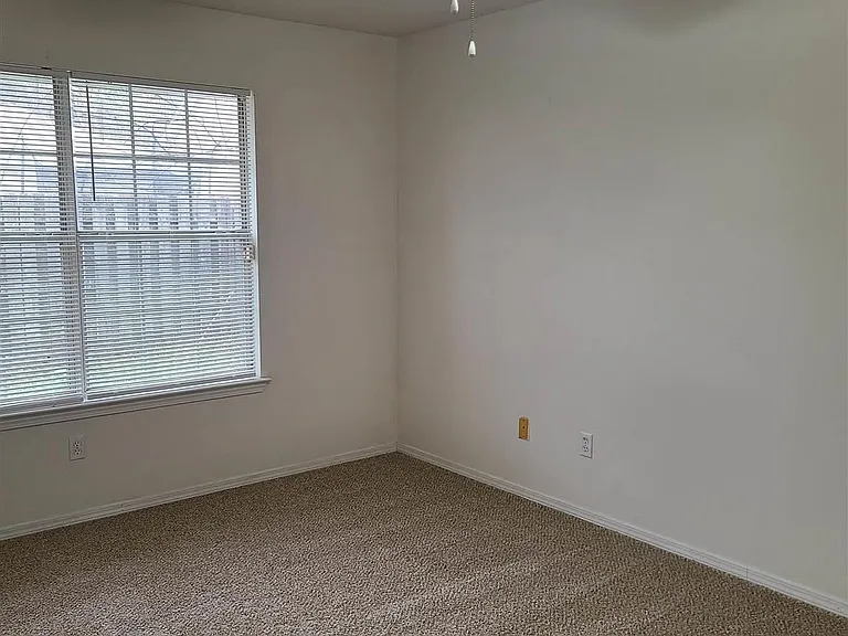 112 Mirabelle Cir — Photo 9