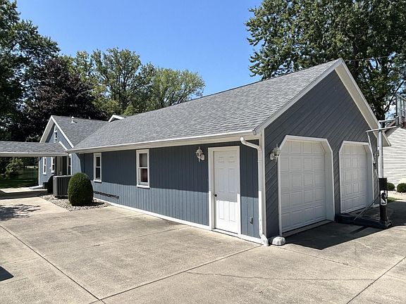 4th image of 21 Breezewood Ln