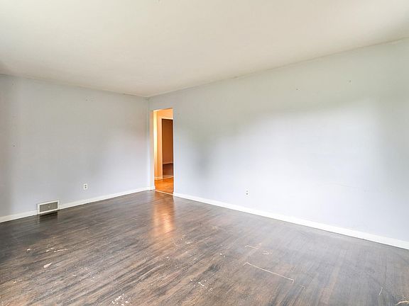 4th image of 1720 Southeast Blvd