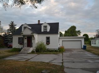 10681 E Cherry Bend Rd, Traverse City, MI 49684