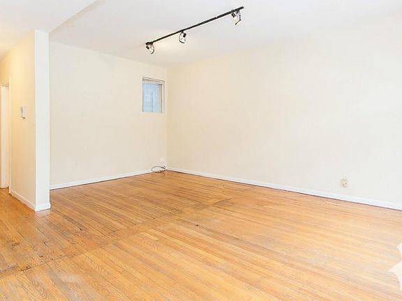 2nd image of 627 W Oakdale Ave APT 04A