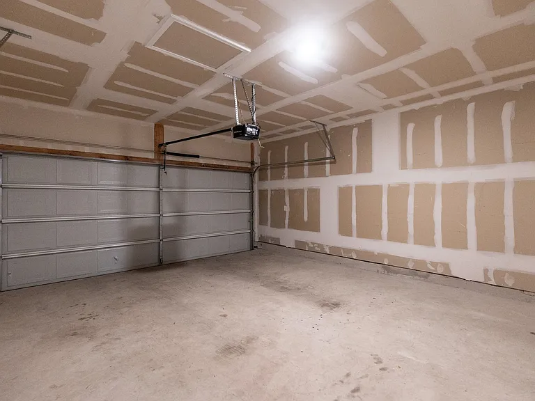 9819 Bratten Rise — Photo 32
