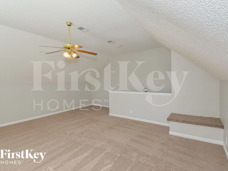 3890 Mackenzie Dr — Photo 6