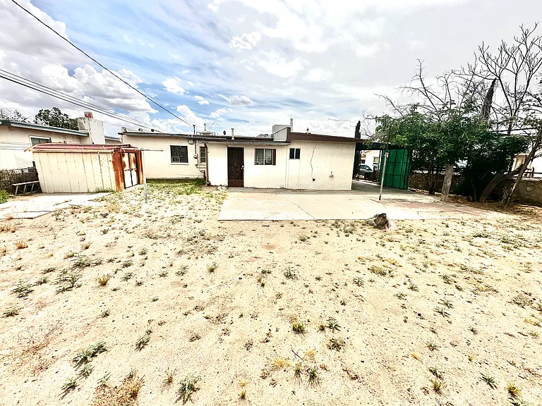 7505 Acapulco Ave — Photo 32
