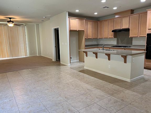 3rd image of 2740 Roseberry Ave