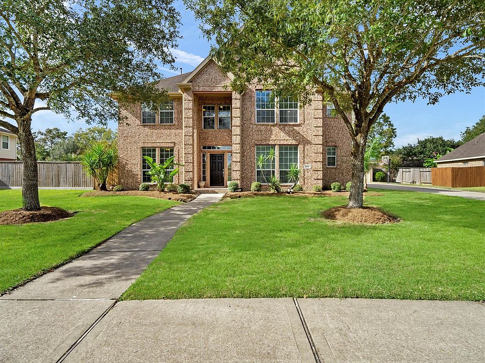 1st image of 704 Falcon Lake Dr