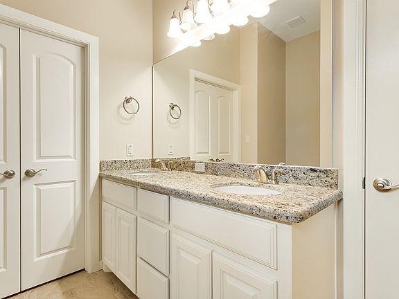3rd image of 3605 Oriole Dr