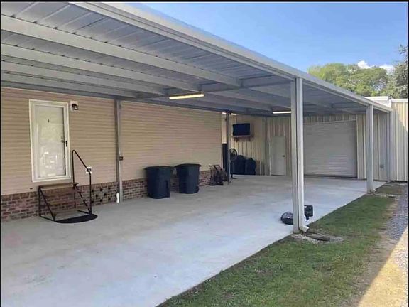 Access to the metal building behind the trailer is not included