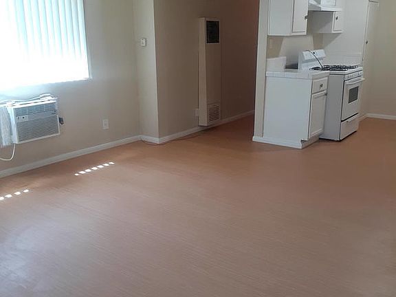 4th image of 105 N 13th Ave APT E-105e