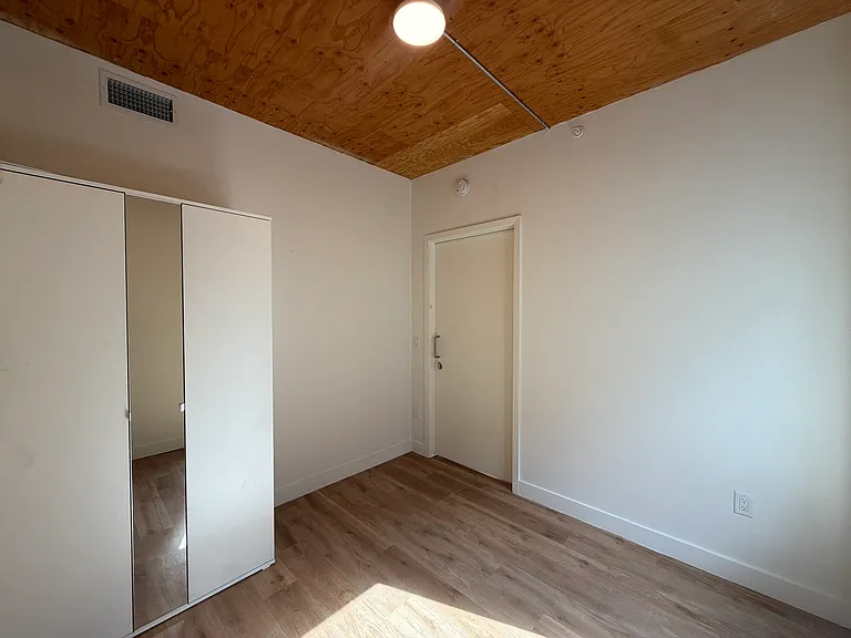 12th Street Apartments — Photo 37