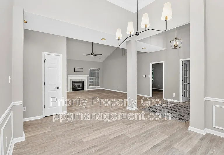 9118 Pine Springs Ct — Photo 4