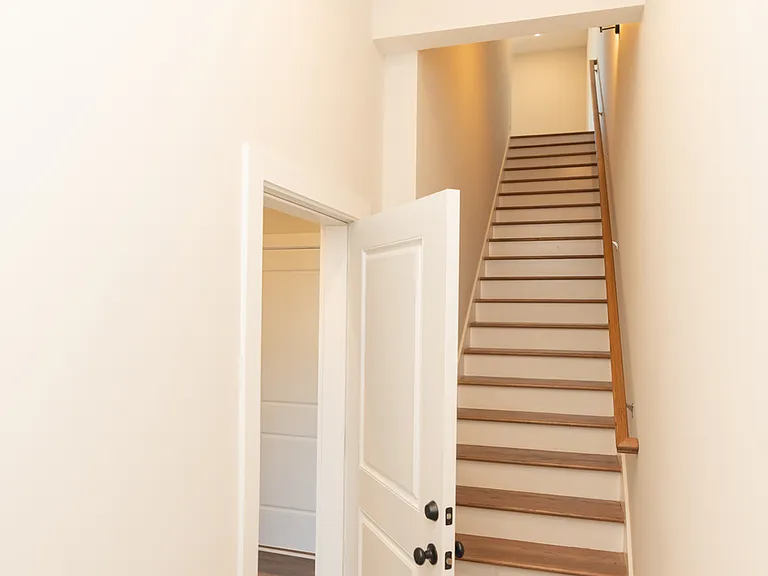 1039 Montague Pl — Photo 24