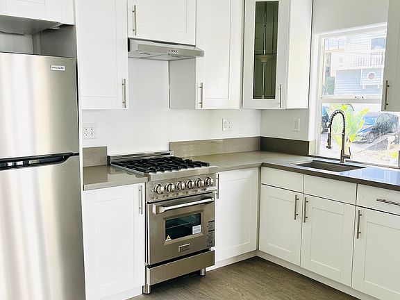 Kitchen with newer stainless appliances, no dishwasher