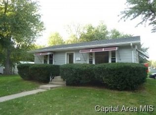 823 E Esther St, Taylorville, IL 62568