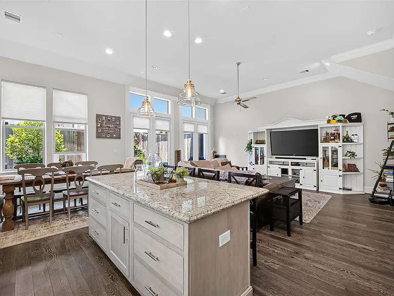 2703 Kinsley Oaks Dr — Photo 18