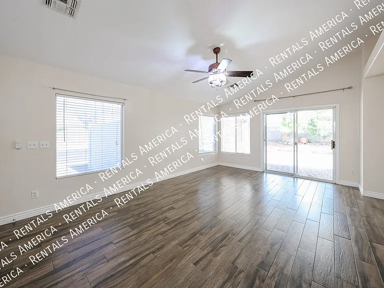 15428 W Mauna Loa Ln — Photo 8
