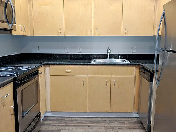 33 South Third — Photo 15