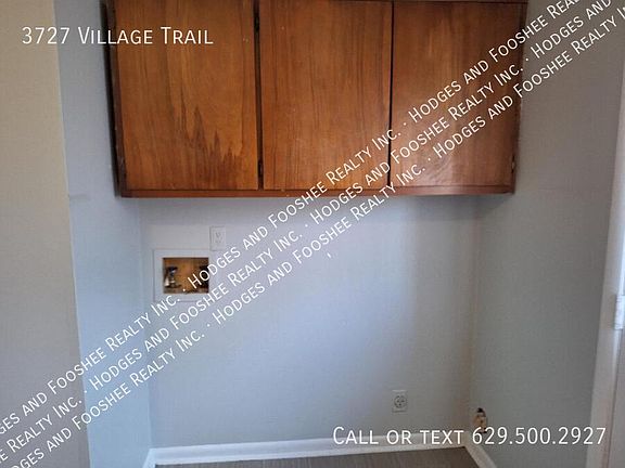 3rd image of 3727 Village Trl