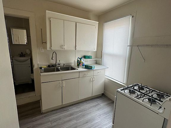 3rd image of 511 Lake St #3