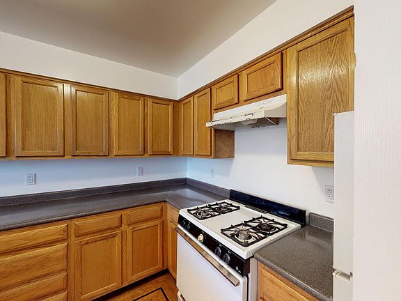 4th image of 540 42nd Ave