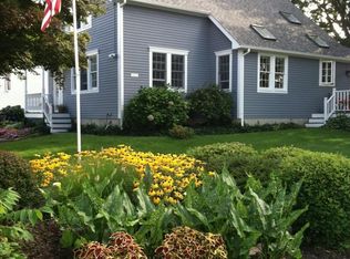 33 Anchorage Rd, Narragansett, RI 02882