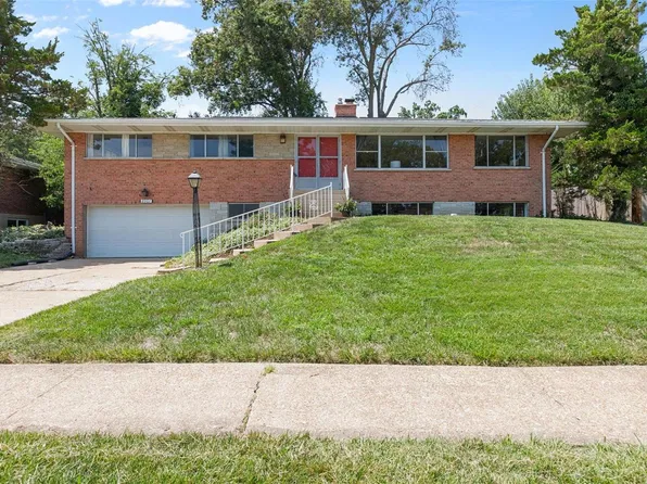 8907 Harwich Dr, Saint Louis, MO 63126