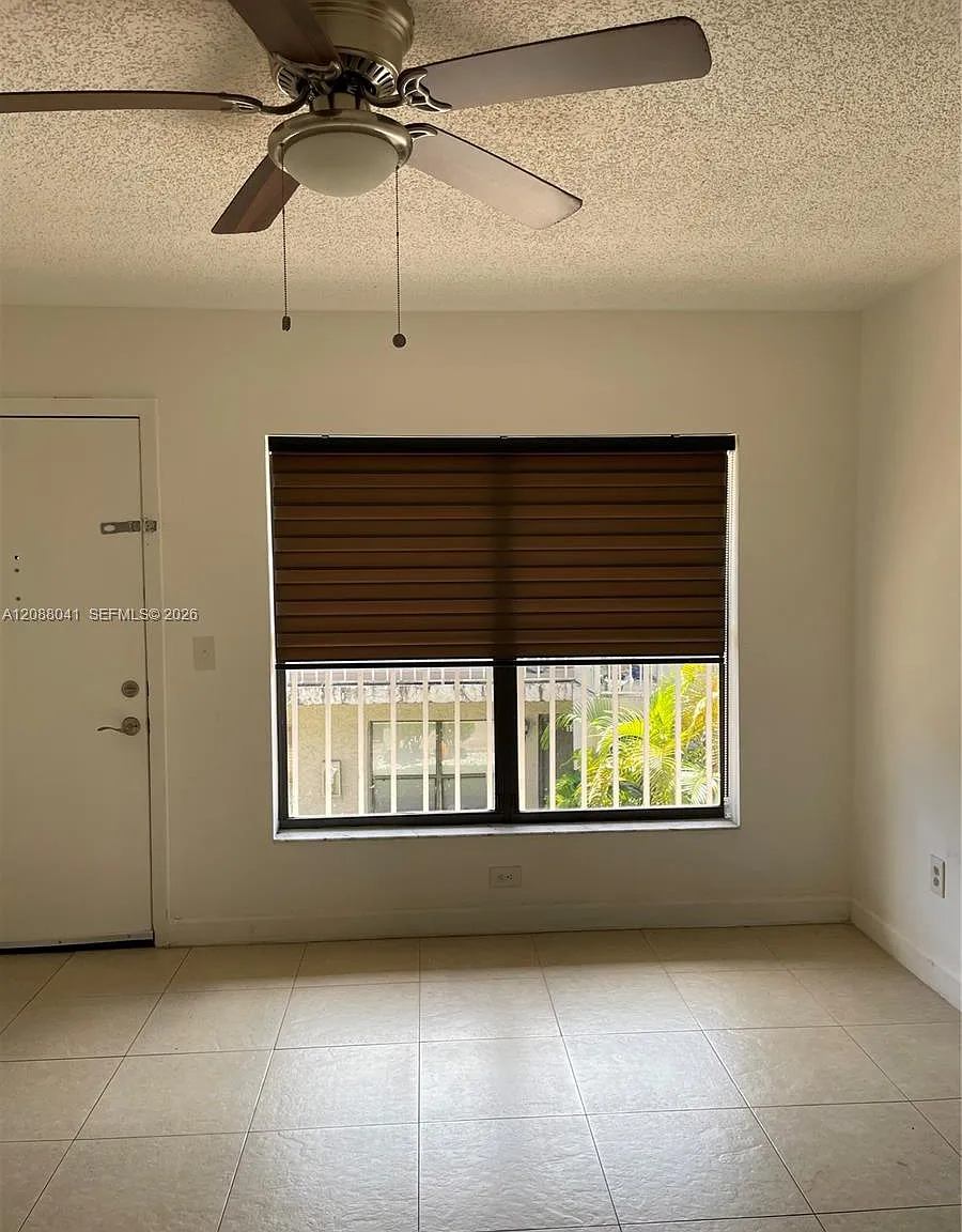Rozland Condo — Photo 4