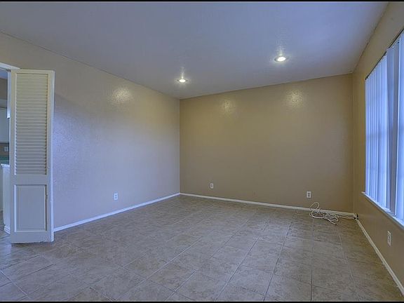 4th image of 5532 Pembroke Ln