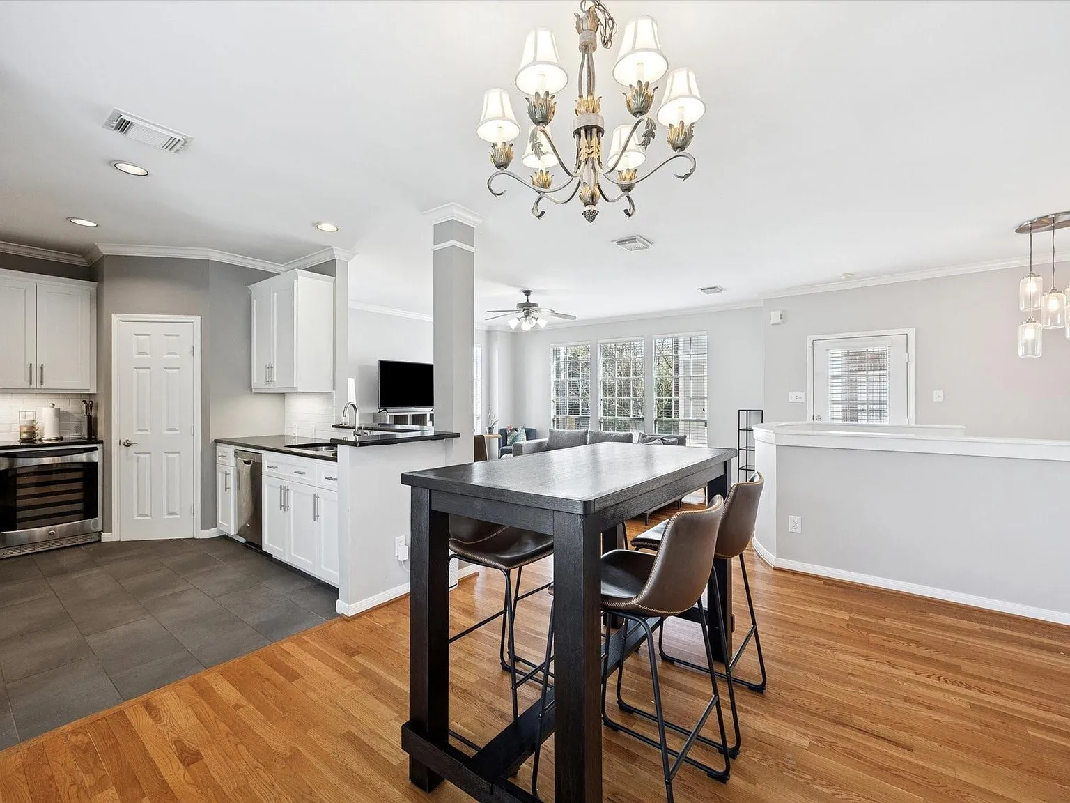 3 bed, 3.0 bath, 1994 sqft, $3,500 — Photo 4