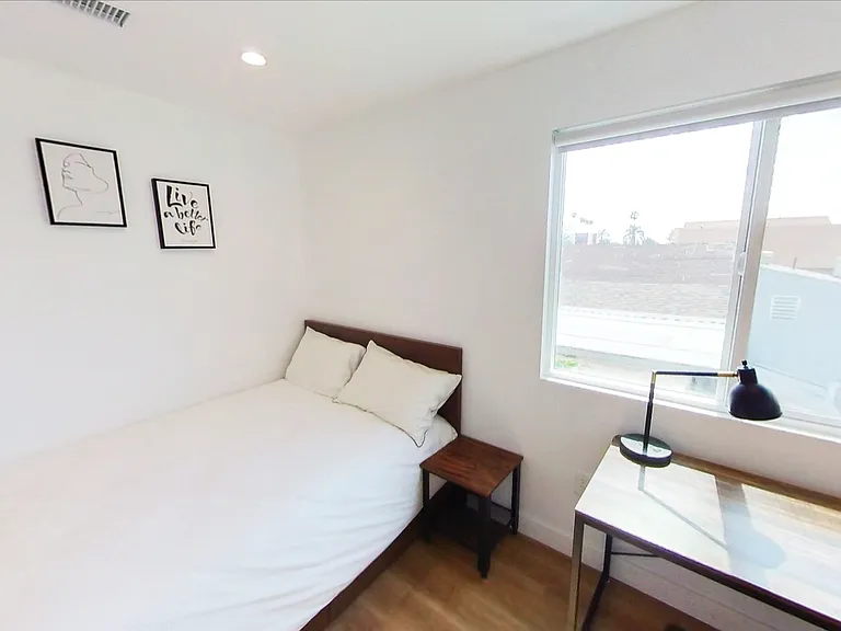 1436 W 36th Pl — Photo 23