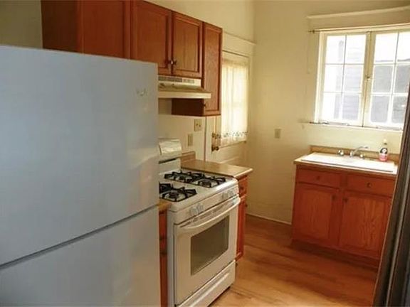 5th image of 223 N Alexander St