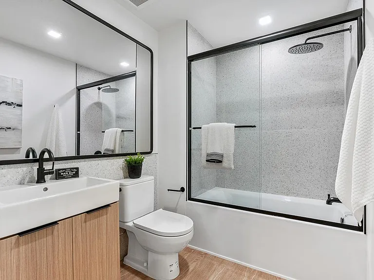 Venue Residences — Photo 38