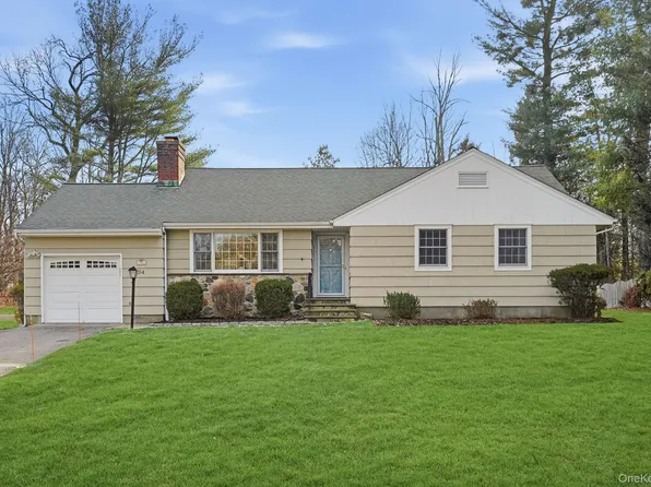 34 Sunrise Avenue, Katonah, NY 10536