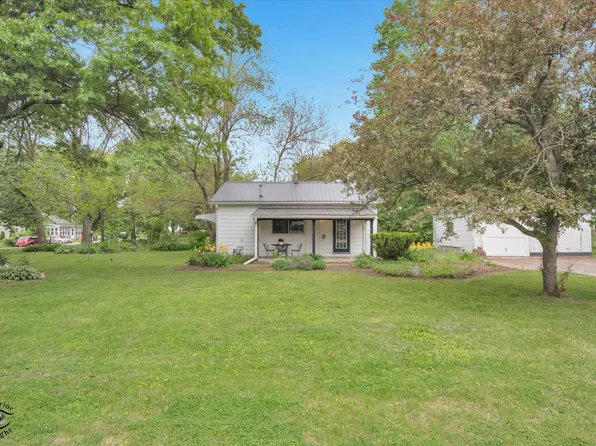32 Cross St, Bristol, IL 60512