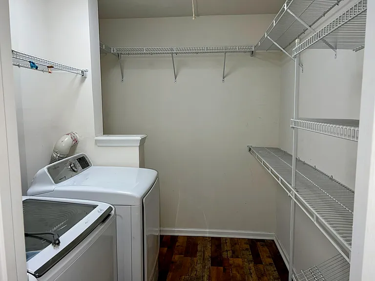 111 Bennington Ln — Photo 12
