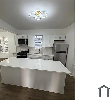 10910 S Edbrooke Ave — Photo 11